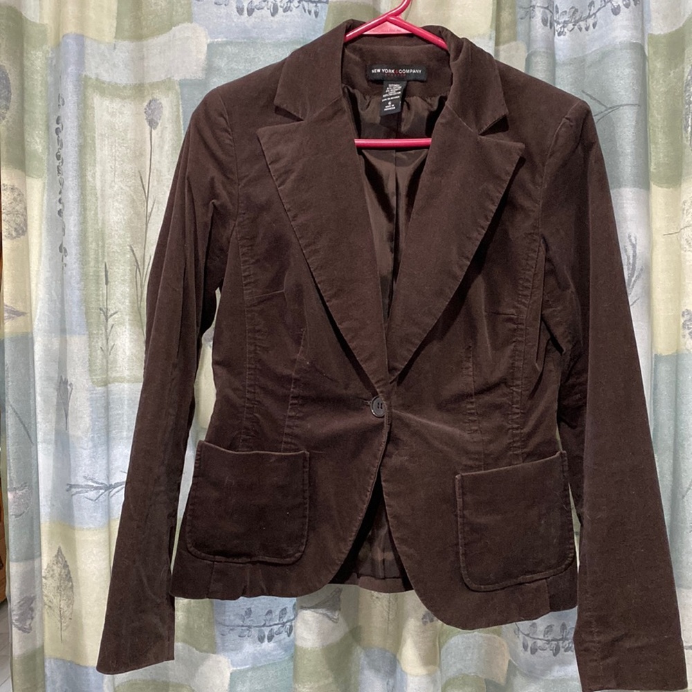 New York & Company women’s brown blazer jacket. Size 6, but fits more like a 4.